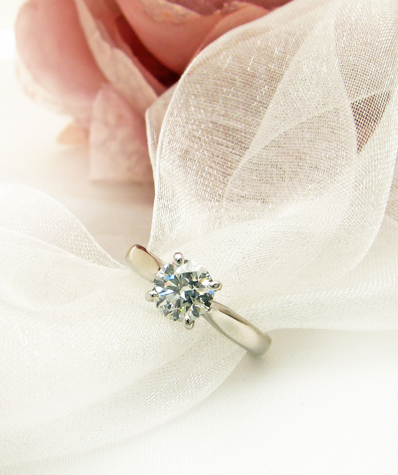 ご結婚10周年記念に1ctダイヤモンドリングをご購入頂きました！！ 京都で婚約指輪・結婚指輪・ダイヤモンドが卸価格で安い！｜レハイム京都店