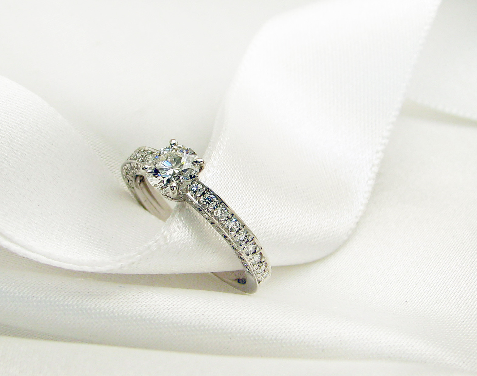 エンゲージリングをご購入頂きました！！ | 京都で婚約指輪・結婚指輪・ダイヤモンドが卸価格で安い！｜レハイム京都店