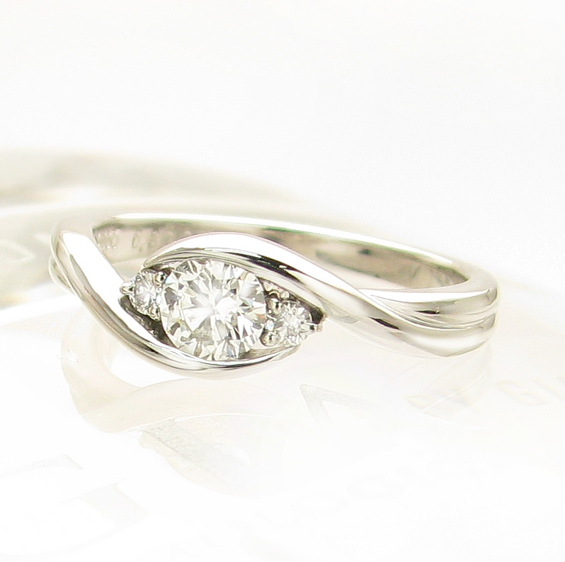 日常使いのしやすいオシャレなダイヤモンドリングのご紹介です 京都で婚約指輪 結婚指輪 ダイヤモンドが卸価格で安い レハイム京都店