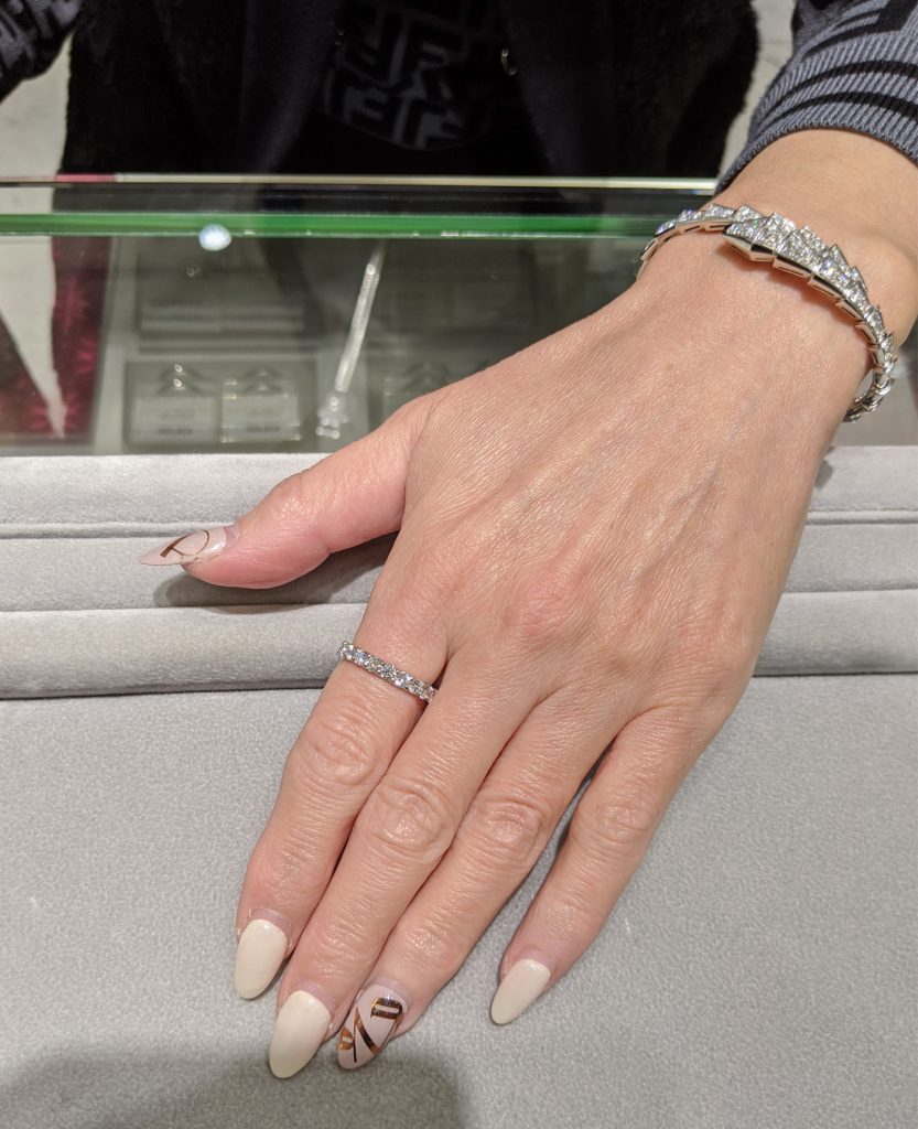 人差し指用に1ctハーフエタニティリングをご購入頂きました！！ | 京都で婚約指輪・結婚指輪・ダイヤモンドが卸価格で安い！｜レハイム京都店