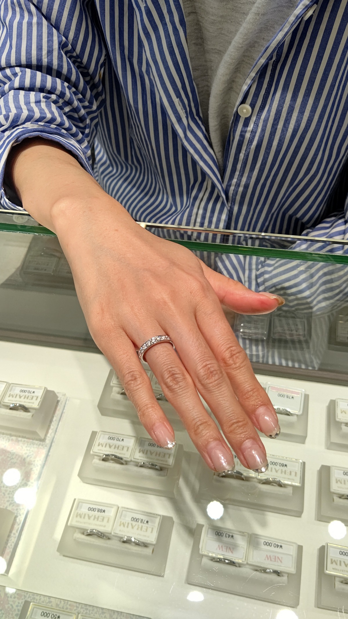 レール留めハーフエタニティリングをご購入頂きました！！ | 京都で婚約指輪・結婚指輪・ダイヤモンドが卸価格で安い！｜レハイム京都店